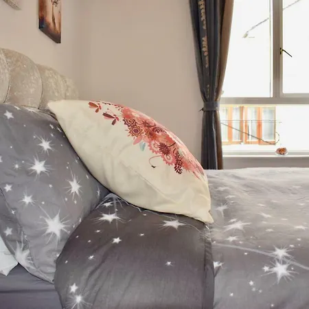 아파트 Luxury One Bedroom In City