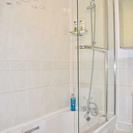 Luxury One Bedroom In City