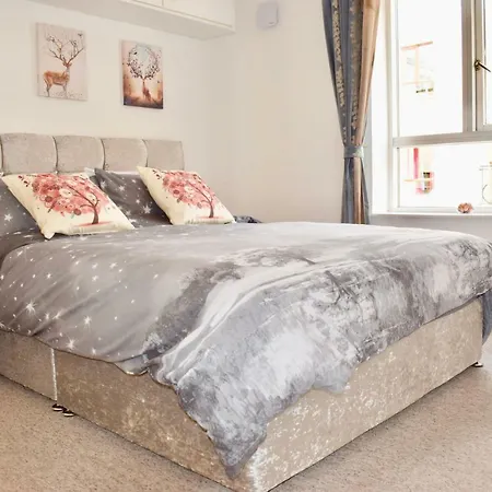 Luxury One Bedroom In City *